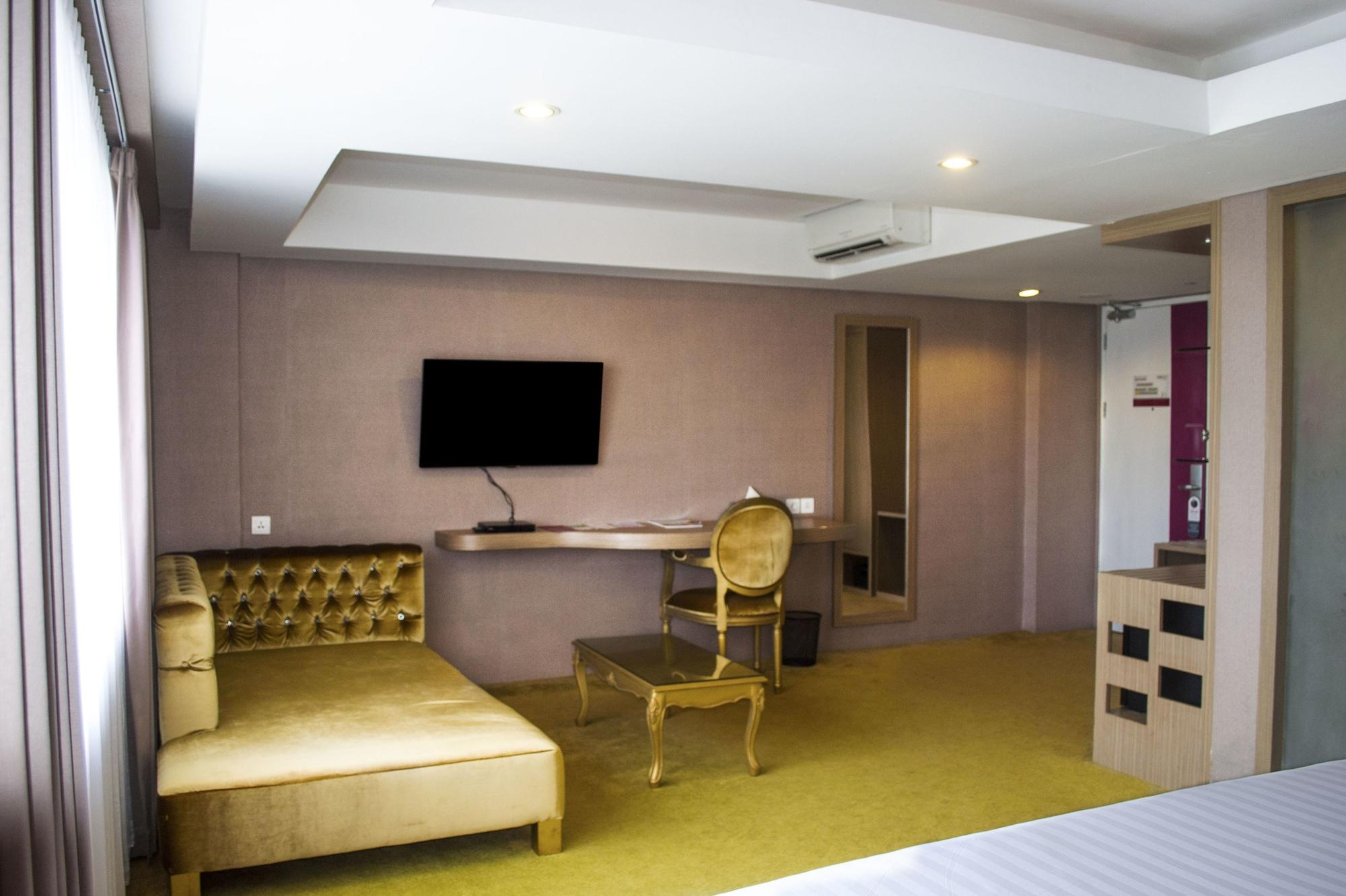 The Vasini Hotel Denpasar  Exterior photo