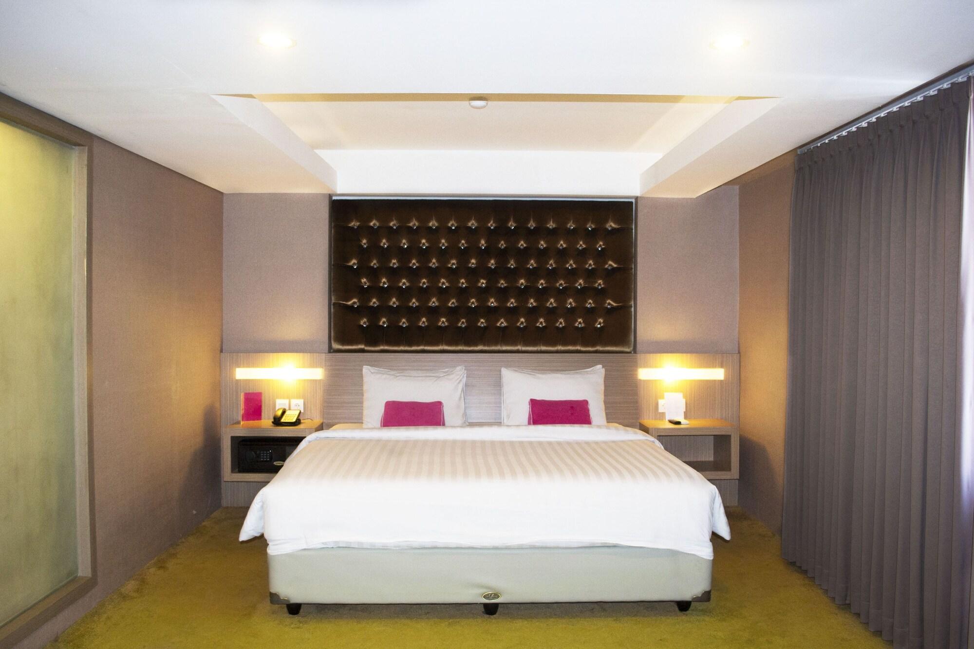 The Vasini Hotel Denpasar  Exterior photo